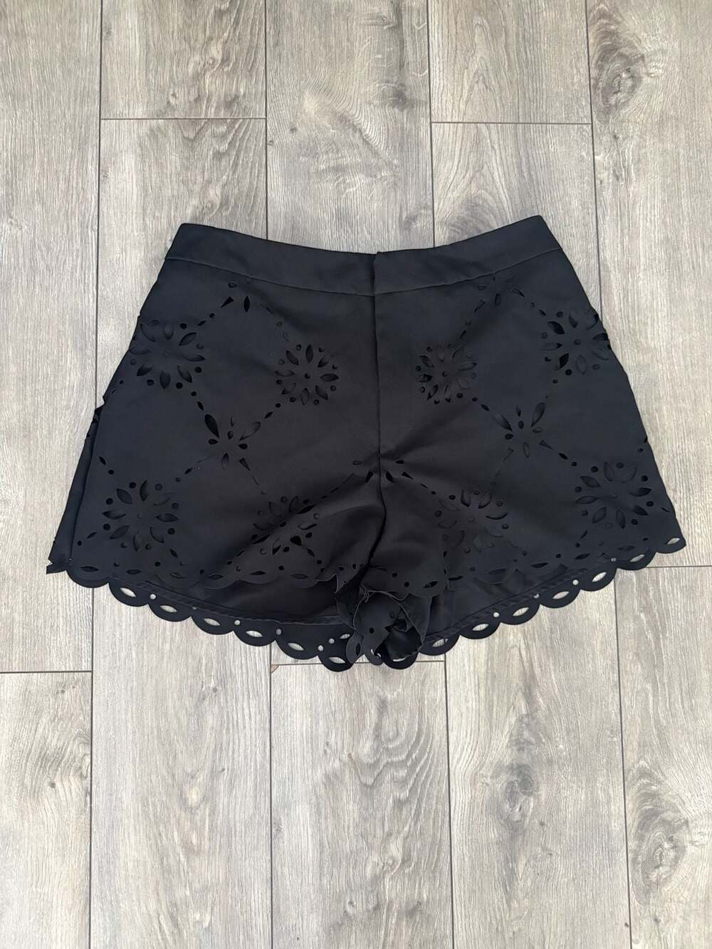 Cosmina Black Laser Cut Out Floral Eyelet Scalloped Hem Shorts Size L